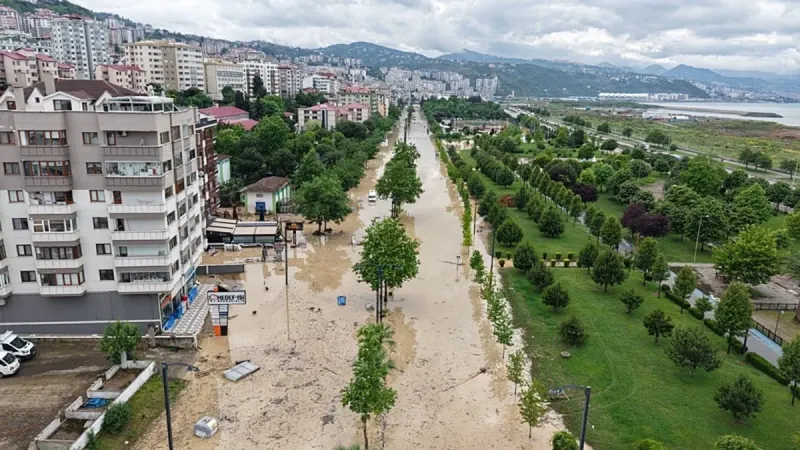 Trabzon'da selin izleri siliniyor: Arama ve temizlik çalışmaları sürüyor