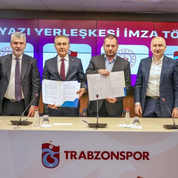 Trabzonspor'dan Bomba Hamle! Şenol Güneş Kompleksi Artık Tamamen Bordo Mavili!