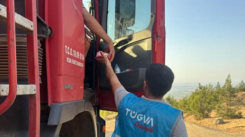 TÜGVA'dan Yangın Yerine Destek! Gönüllüler Alevlerle Savaşıyor