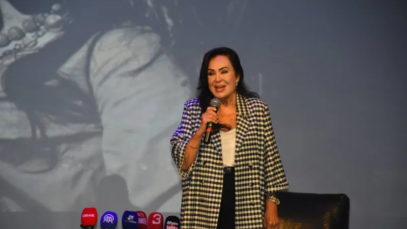 Türkan Şoray: İmkan olsa setlere dönsem ama maalesef 35 yaşından sonra artık başrol oynamıyorsunuz, sinema sizi önemsemiyor