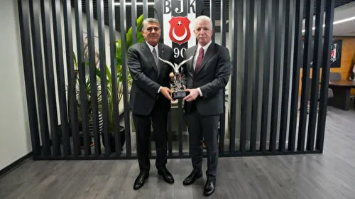 Vali Gül'den Beşiktaş'a Sürpriz Ziyaret! Kartal Heykeli Hediye