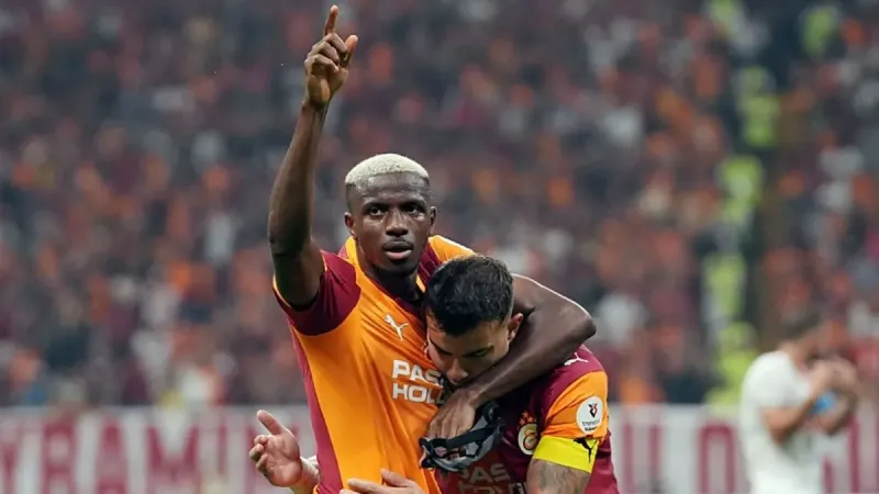 Victor Osimhen Frankfurt maçında oynayacak mı? Okan Buruk ile görüştü