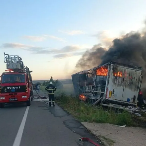 Alkollü Şoförün TIR'ı Alev Alev Yandı! Gelibolu'da Şok Kaza!