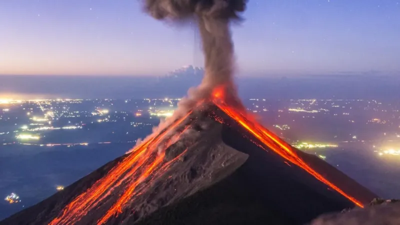 Fuego Yanardağı Külleri Altında! Tahliye Alarmı!