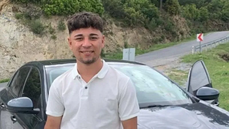 Yarış yaparken kamyonete çarptı