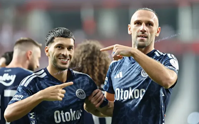 Fenerbahçe Samsunspor'u 2-0 yenerek 3 puanı kaptı