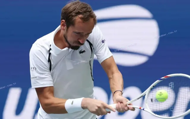 Medvedev ve Pegula ABD Açık'ta ikinci tura yükseldi