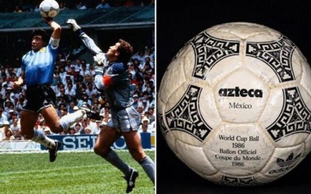 Maradona'nın 'Tanrı'nın Eli' topu 3,35 milyon dolara satıldı