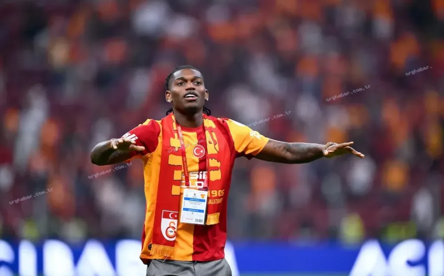 Leao Galatasaray'da ilk kez taraftarla buluştu