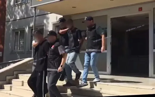 Diyarbakır'da mideyle uyuşturucu taşıyan 2 şüpheli tutuklandı