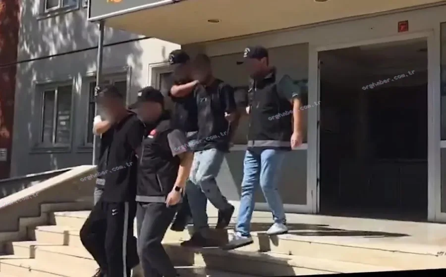 Diyarbakır'da mideyle uyuşturucu taşıyan 2 şüpheli tutuklandı