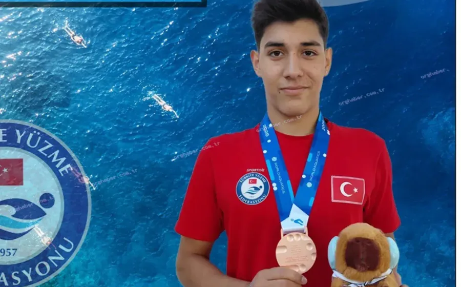 Milli yüzücü İbrahim Burhan Arjantin'de bronz madalya aldı