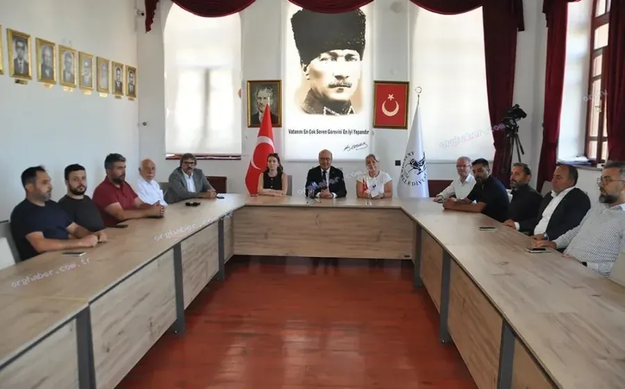Akşehir Belediye Başkanı ve 14 meclis üyesi CHP’den ayrıldı