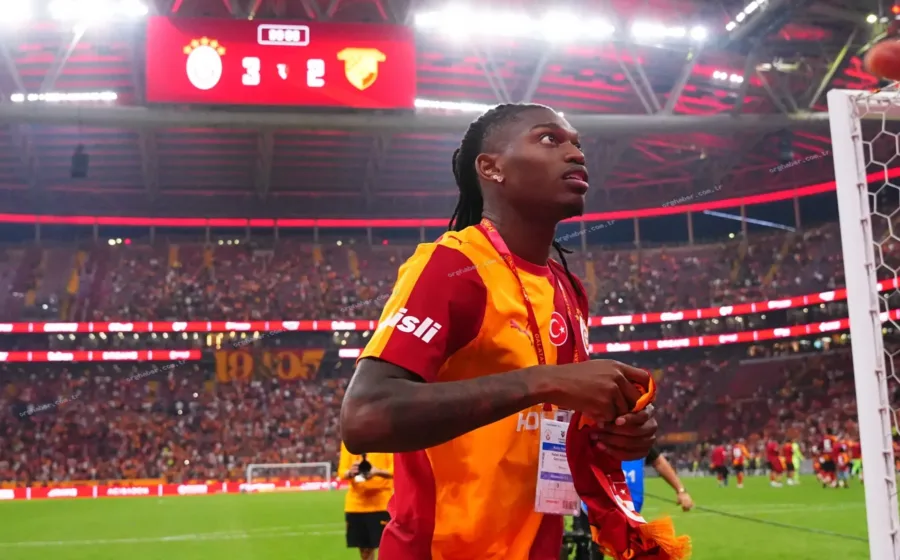 Galatasaray'da Okan Buruk'tan Leao hamlesi