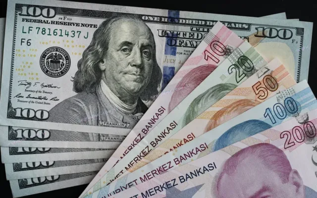 Dolar ve Euro Yeni Rekorlara Ulaştı