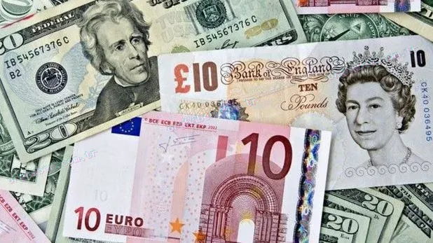 Dolar, Euro ve Sterlin yeni rekorlara ulaştı