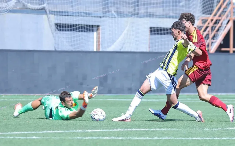 Fenerbahçe U19, Roma'ya 2-0'dan 4-2 yenildi