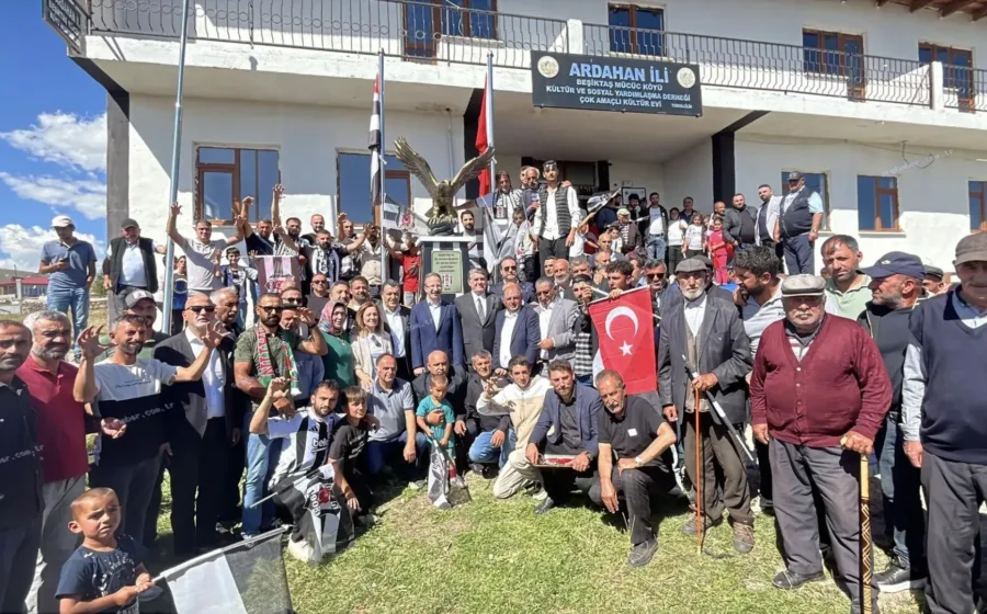 Beşiktaş Başkanı Adalı, Ardahan'da kartal heykeli açtı