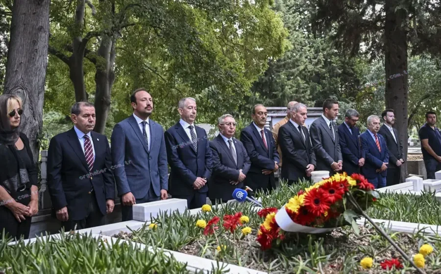Metin Oktay 35. ölüm yıldönümünde kabri başında anıldı
