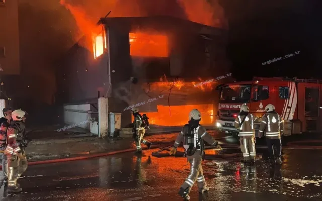 Esenyurt'ta iş yerinde yangın: İtfaiye müdahale ediyor