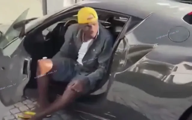 Osimhen'in yeni Ferrari'si Lagos'ta dikkat çekti