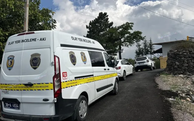Kayseri'de kayalar çocuğun üzerine düştü