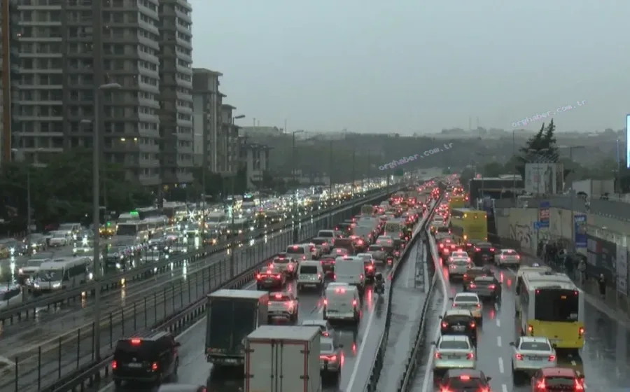 İstanbul'da akşam trafiği yüzde 85'e ulaştı
