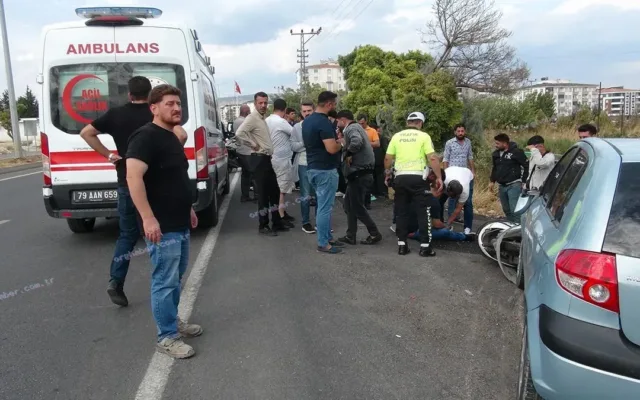 Kilis'te motosiklet ile otomobil çarpıştı: 2 yaralı