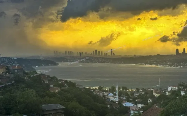 İstanbul'da öğleden sonra fırtına ve sağanak bekleniyor
