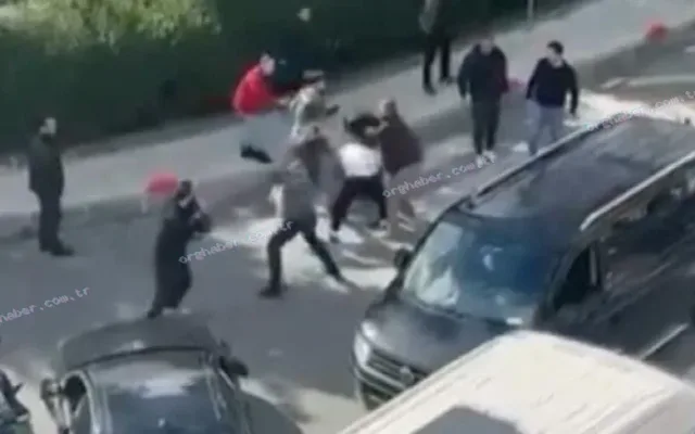 Kavşakta yol verme kavgası caddeyi savaş alanına çevirdi