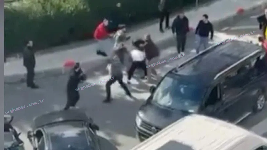 Kavşakta yol verme kavgası caddeyi savaş alanına çevirdi